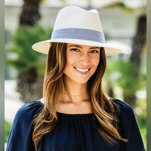 Wallaroo Elegant Cream Hat with Blue Band